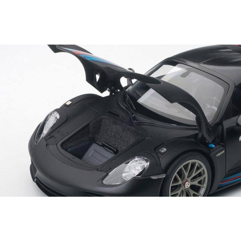 1/18 Black Model Car A32880