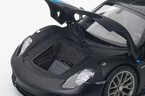 1/18 Black Model Car A32880