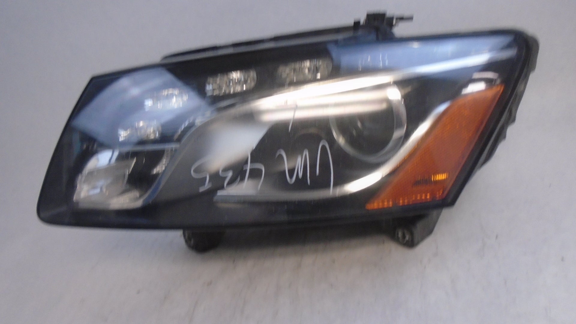 Pre-Owned Audi Q5 Left Driver Xenon HID Head Light Lamp N2402
