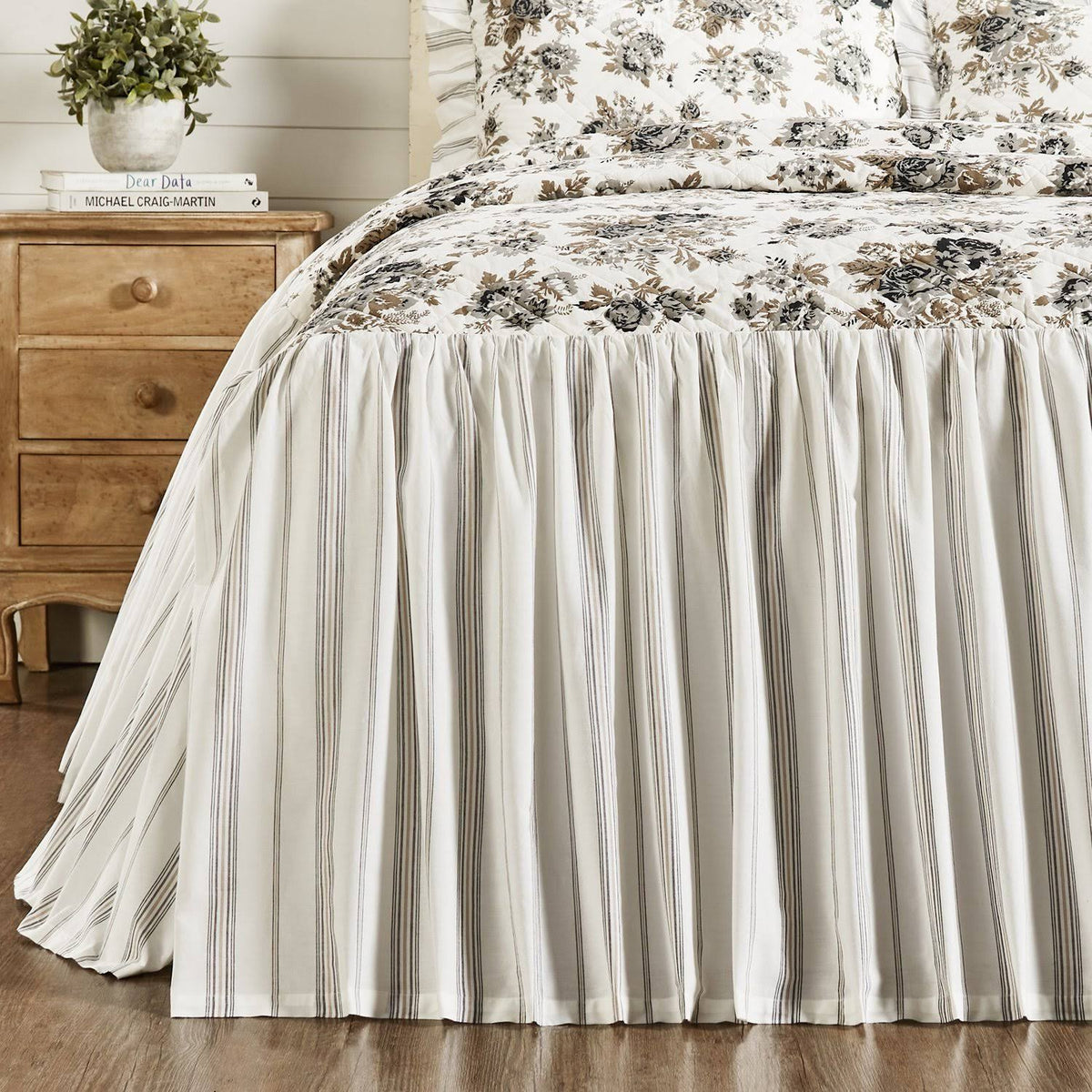 California King Floral Ruffled Coverlet Z608