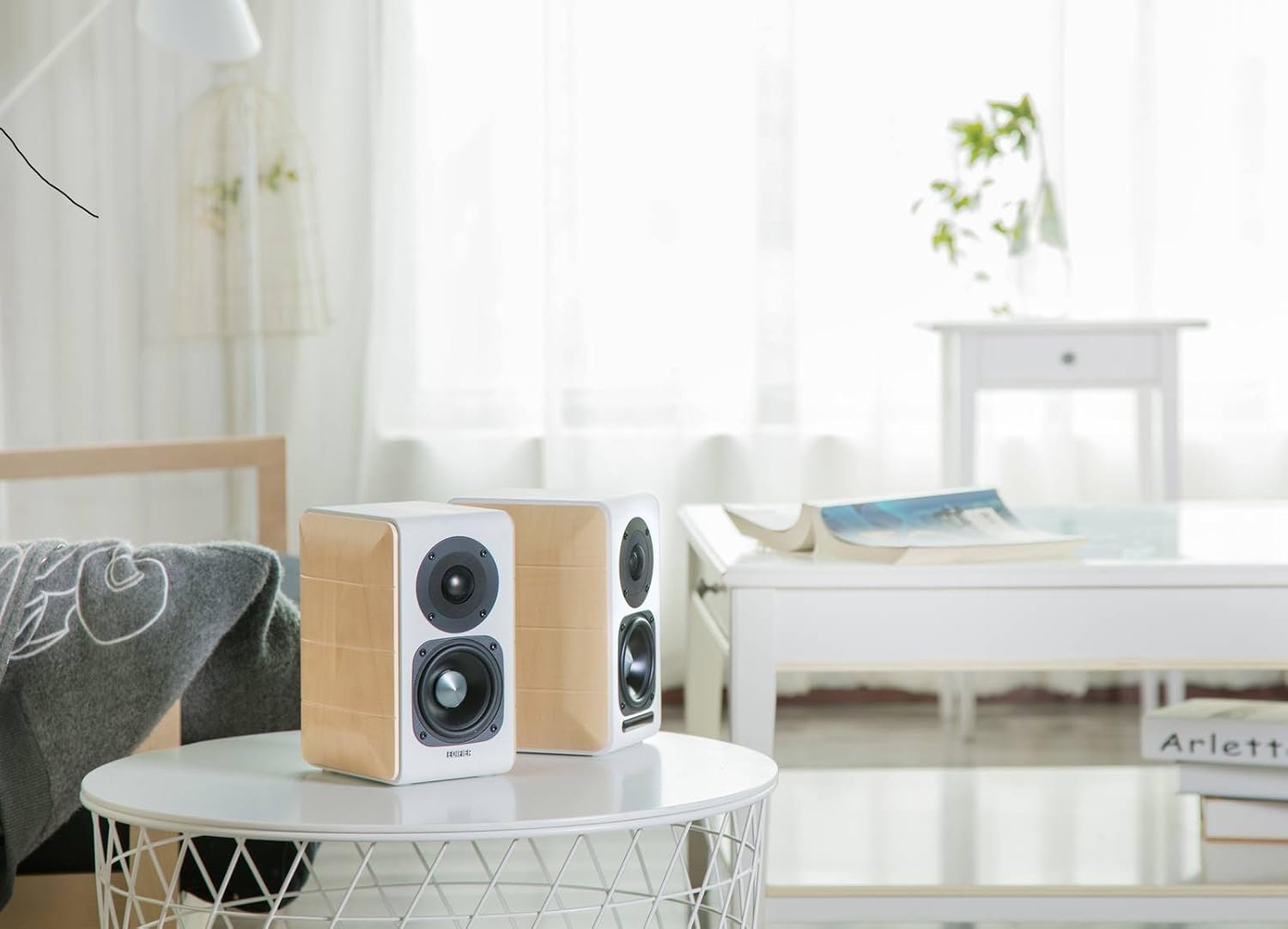 Active Powered Bookshelf Speakers Z1149