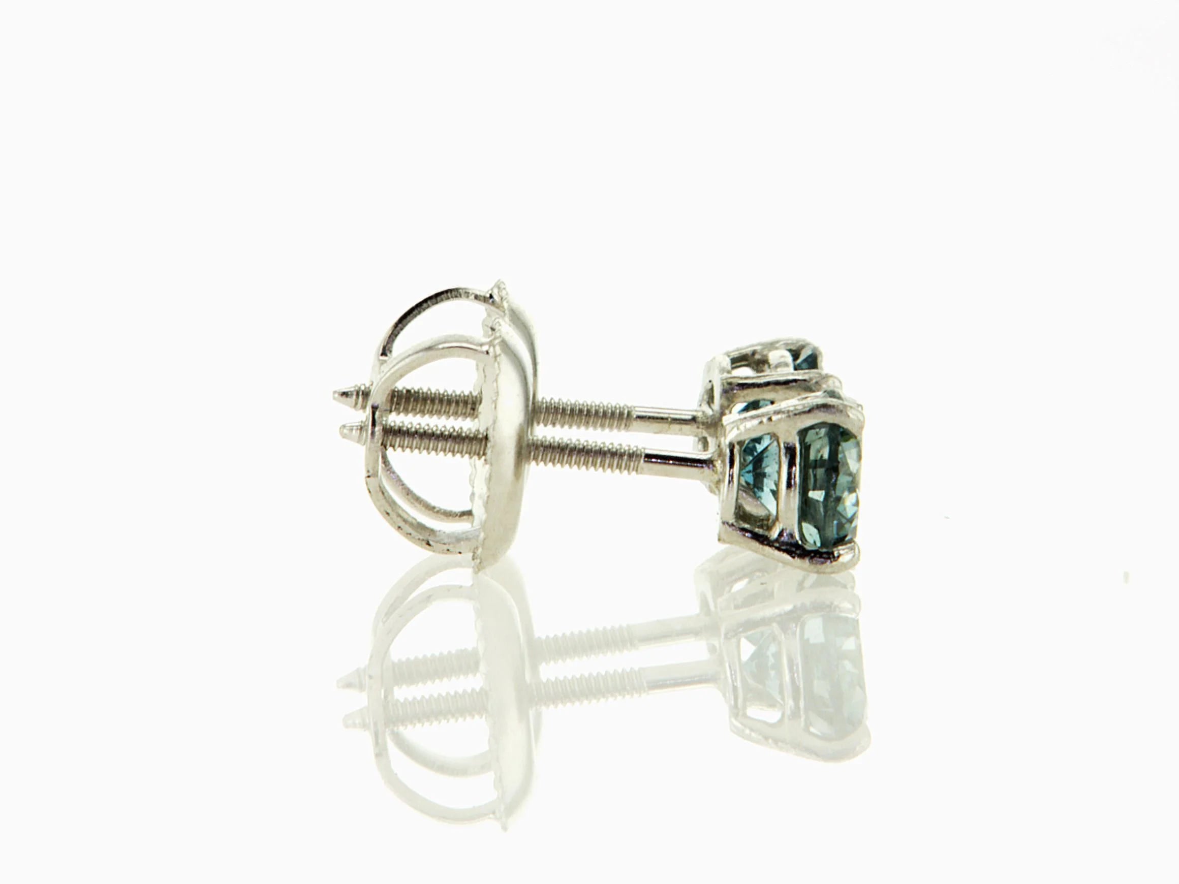 14K White Gold Stud Earrings W375